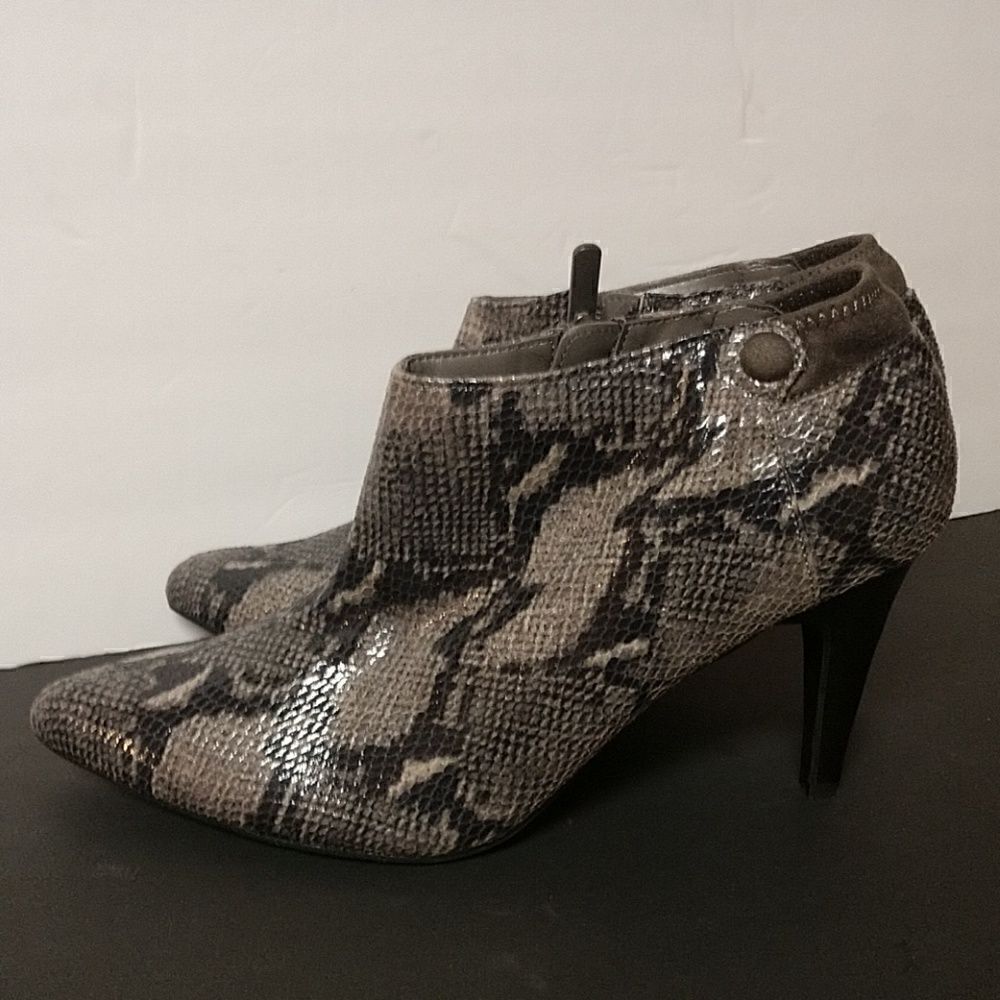 👌 Faux Snake Skin Shoes Size 8.5. A9